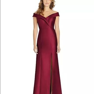 Alfred Sung
Off-The-Shoulder Satin Gown